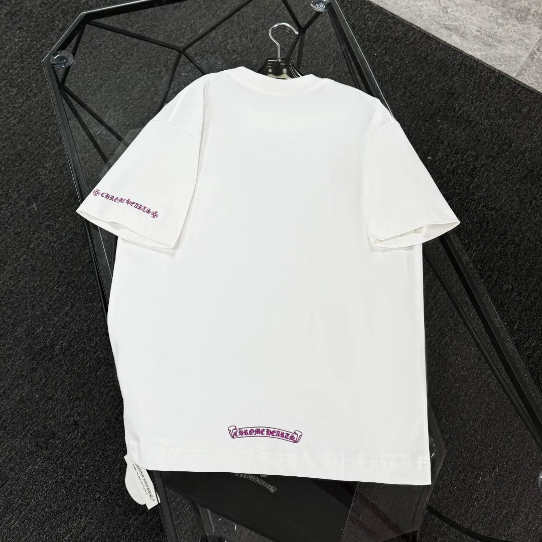 P170 Chrome Hearts Chrome Hearts 25 high version. The fabric is made of 300 grams of high-density pure cotton. It does not deform or shrink. It has three complete labels. It is the same style for men and women. Technology: thick silicone printing. Color: three colors. SIZE: S-XL.